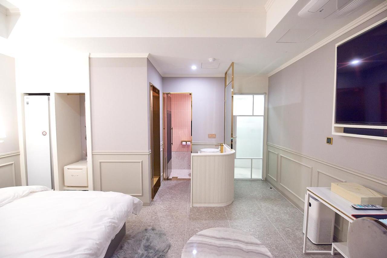 Denbasta Signature Hotel بوسان المظهر الخارجي الصورة